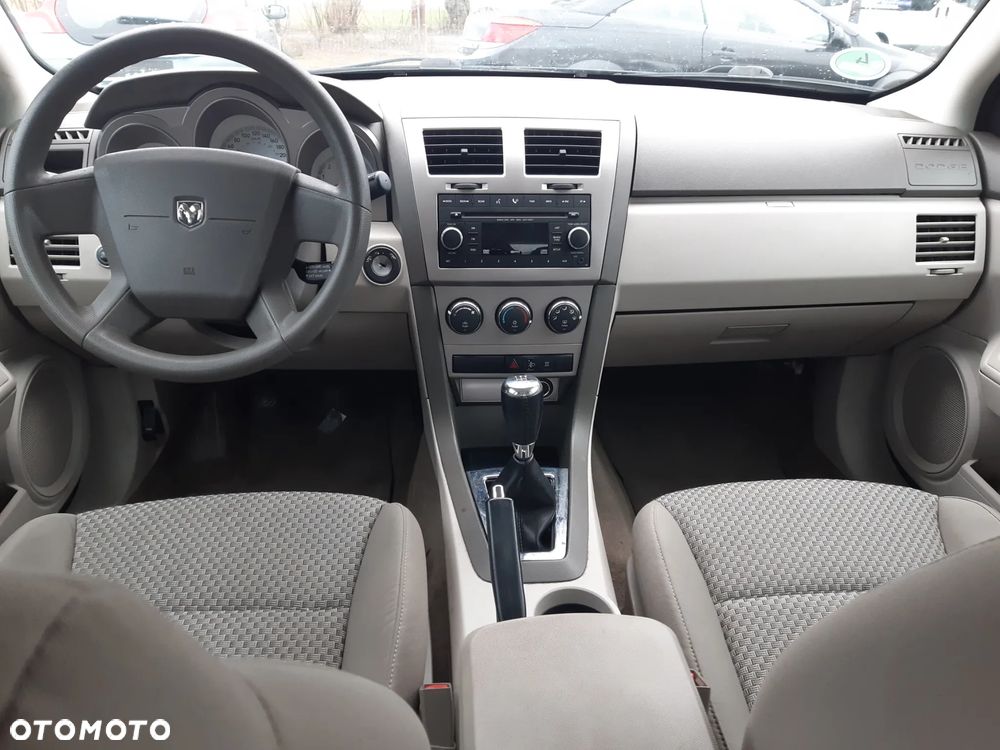 Dodge Avenger 2.0 SE - 11