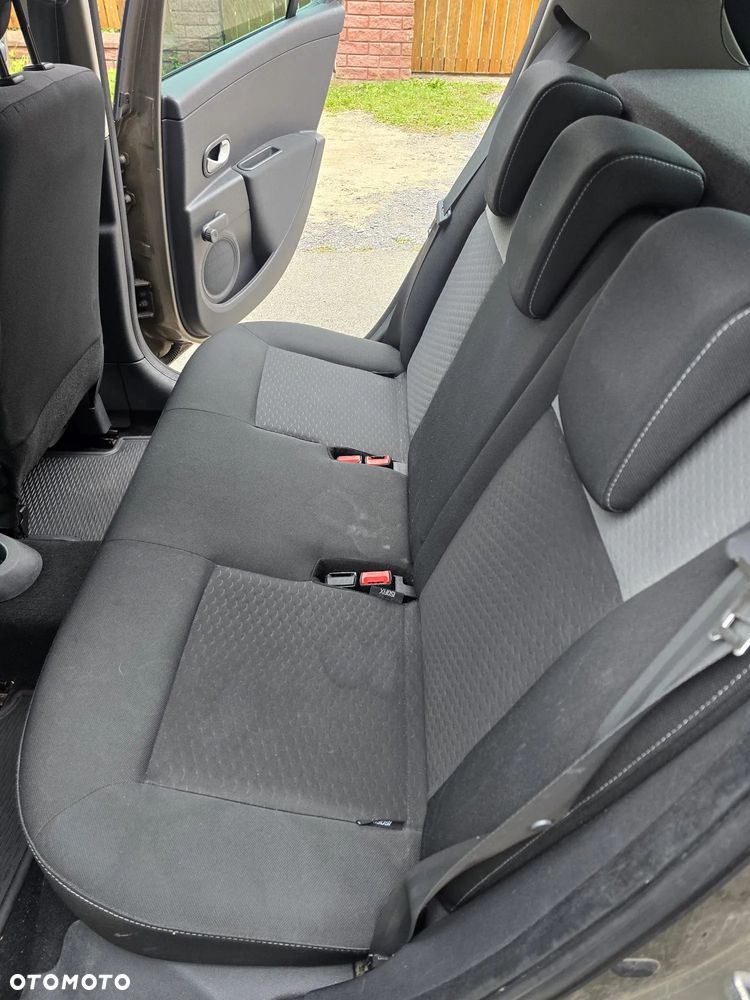 Renault Clio 1.2 16V 75 Expression - 16