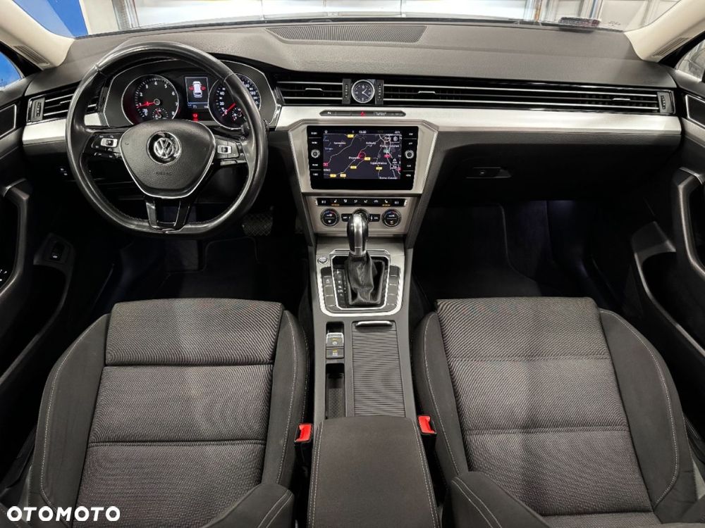 Volkswagen Passat - 8