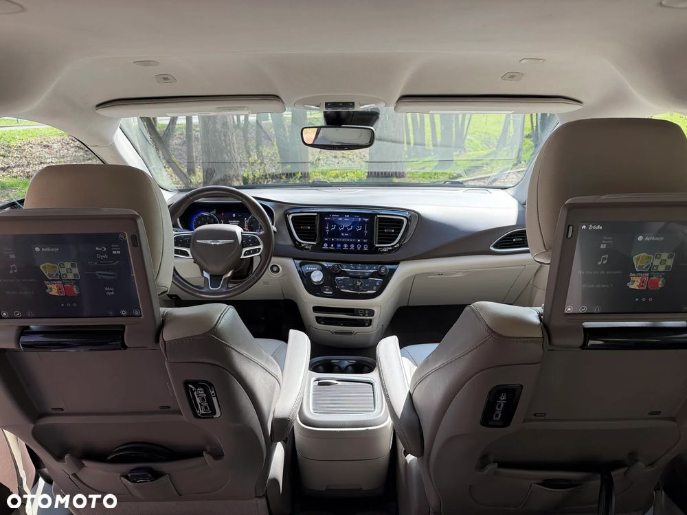 Chrysler Pacifica - 17