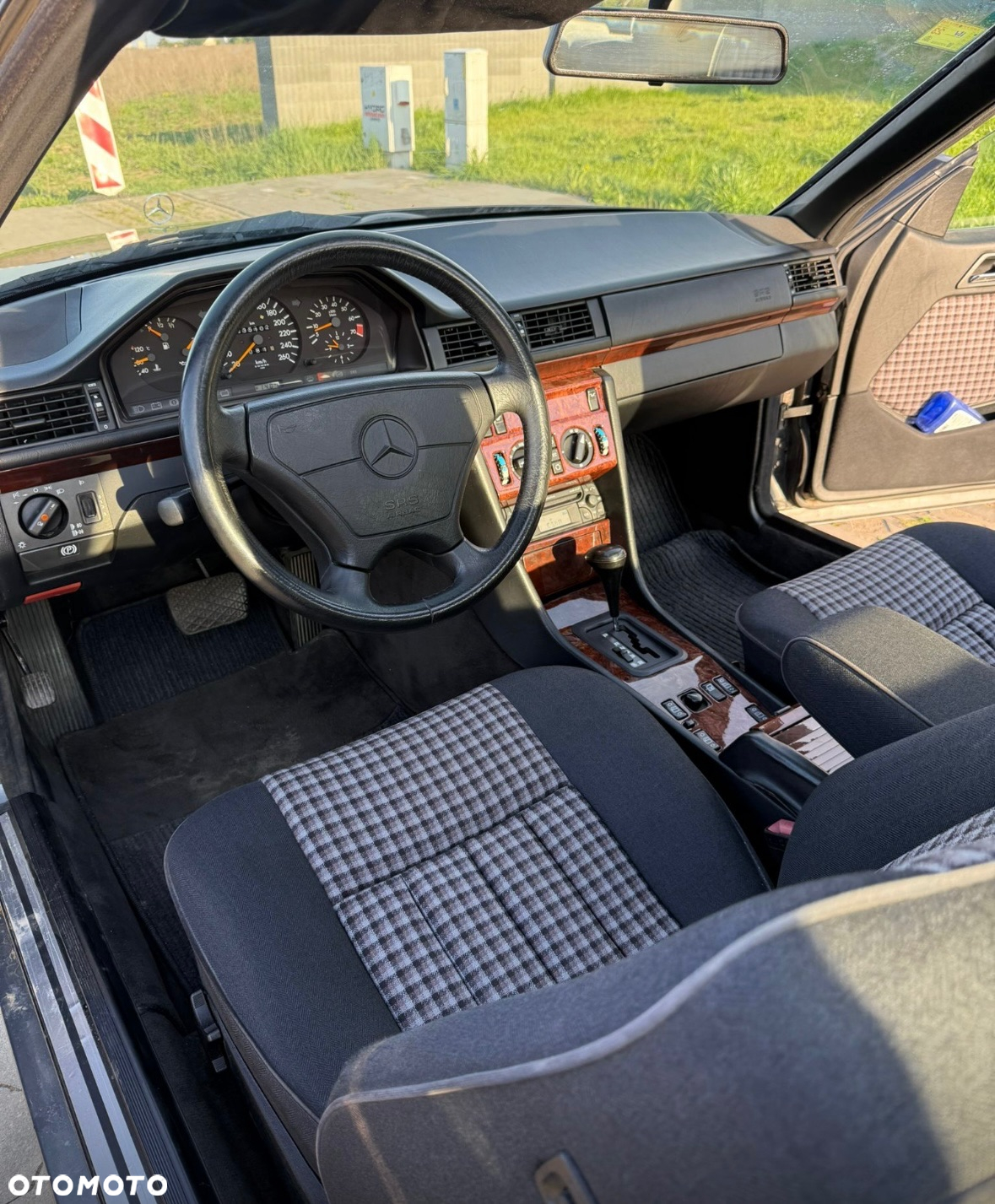 Mercedes-Benz Klasa E 320 - 12