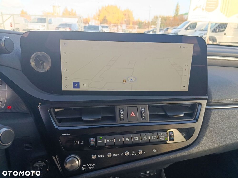 Lexus ES 300h Business Edition - 18
