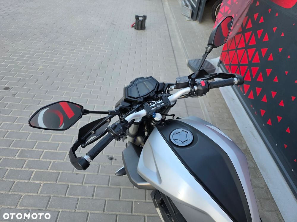 Yamaha MT - 17