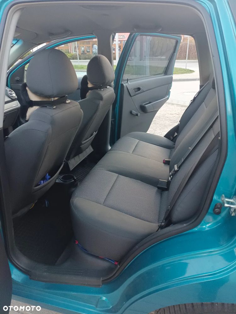 Chevrolet Aveo 1.2 16V Base - 19