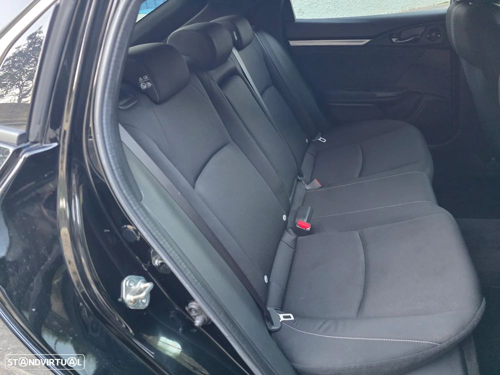 Honda Civic 1.0 i-VTEC Executive Premium - 17