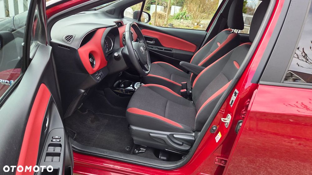 Toyota Yaris Hybrid 100 Selection Platinum - 14