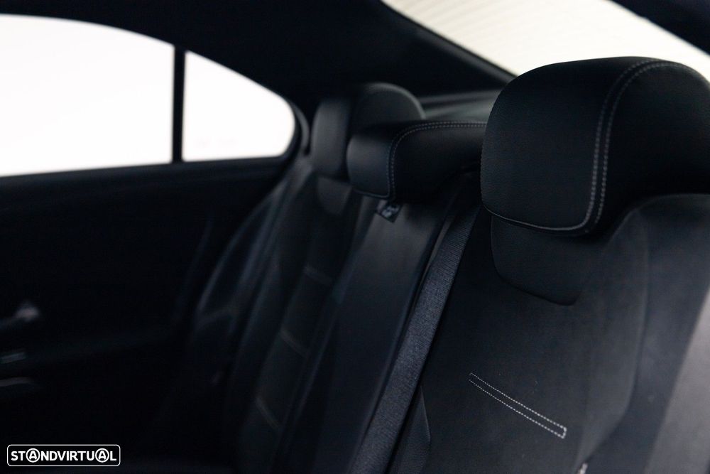 Mercedes-Benz A 250 Limousine e AMG Line - 21