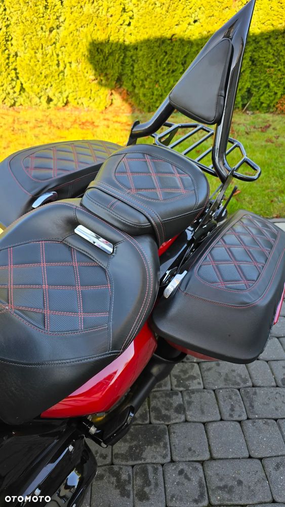 Harley-Davidson Touring Road Glide - 14