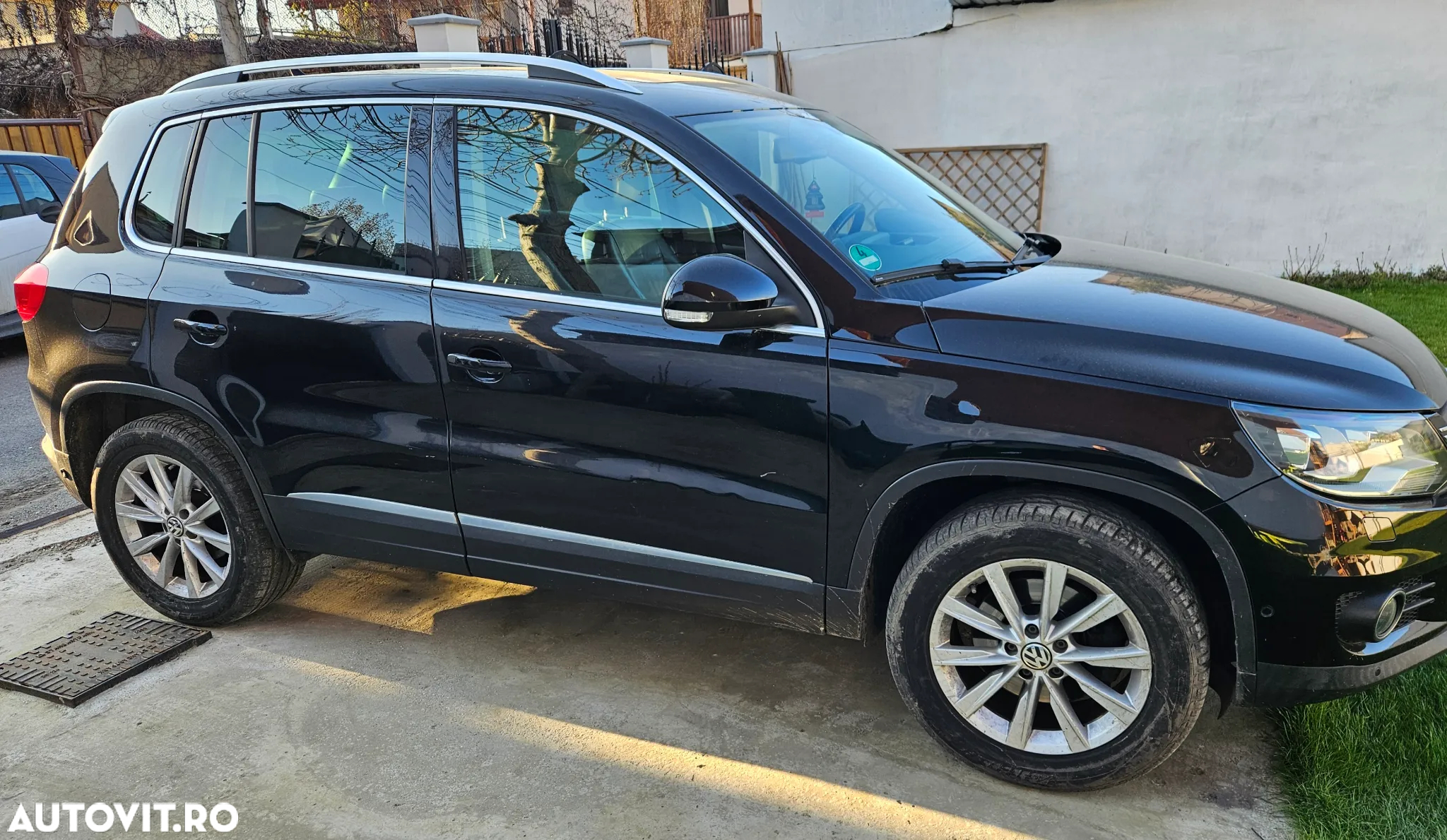Volkswagen Tiguan 2.0 TDI 4Motion DSG Sport & Style - 2