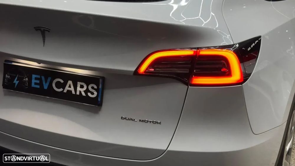 Tesla Model Y Long Range Dual Motor AWD - 12
