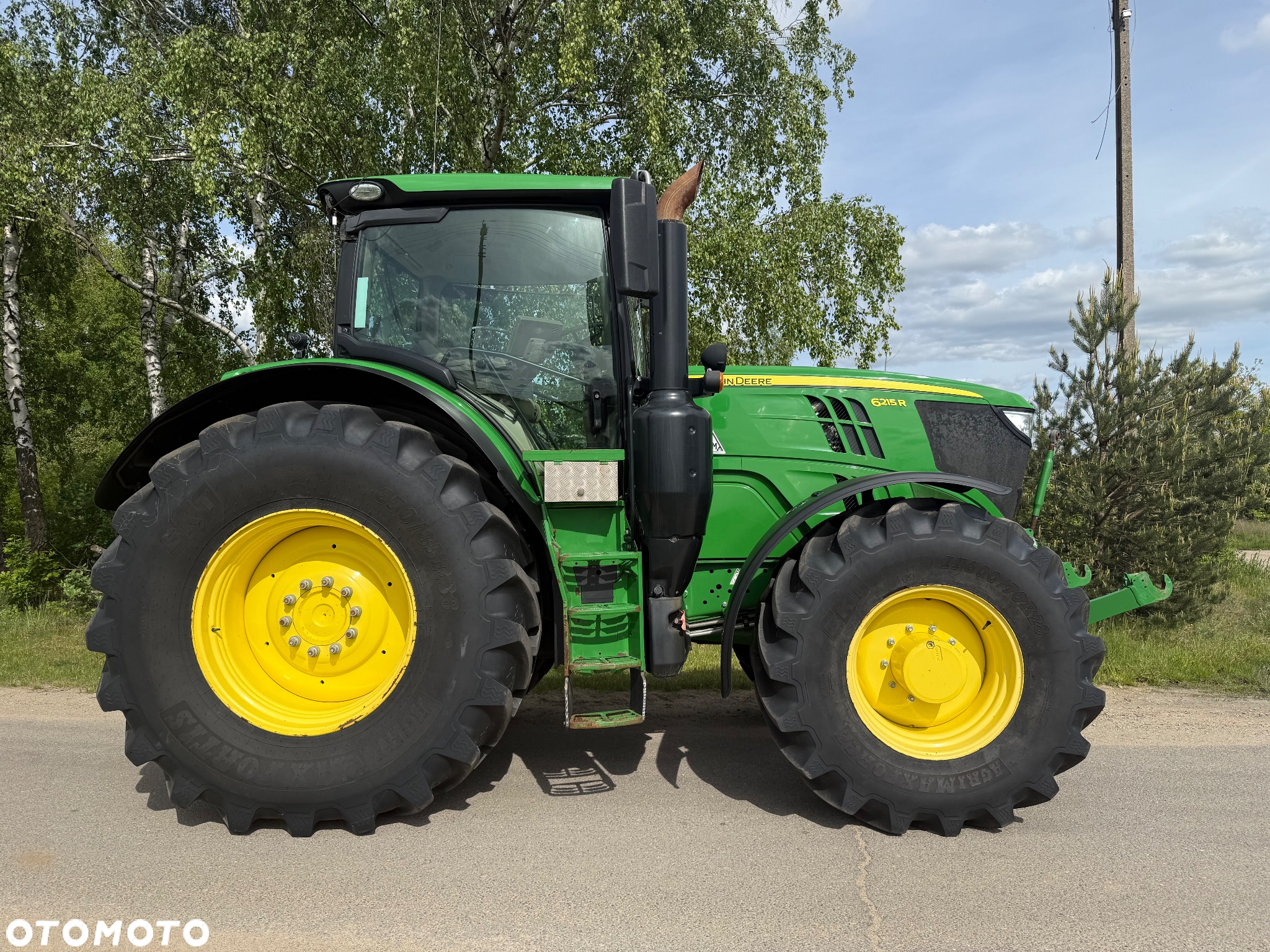 John Deere 6215R - 2