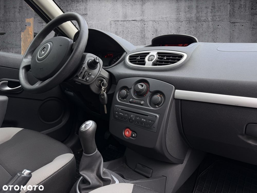 Renault Clio 1.2 16V 75 Expression - 13