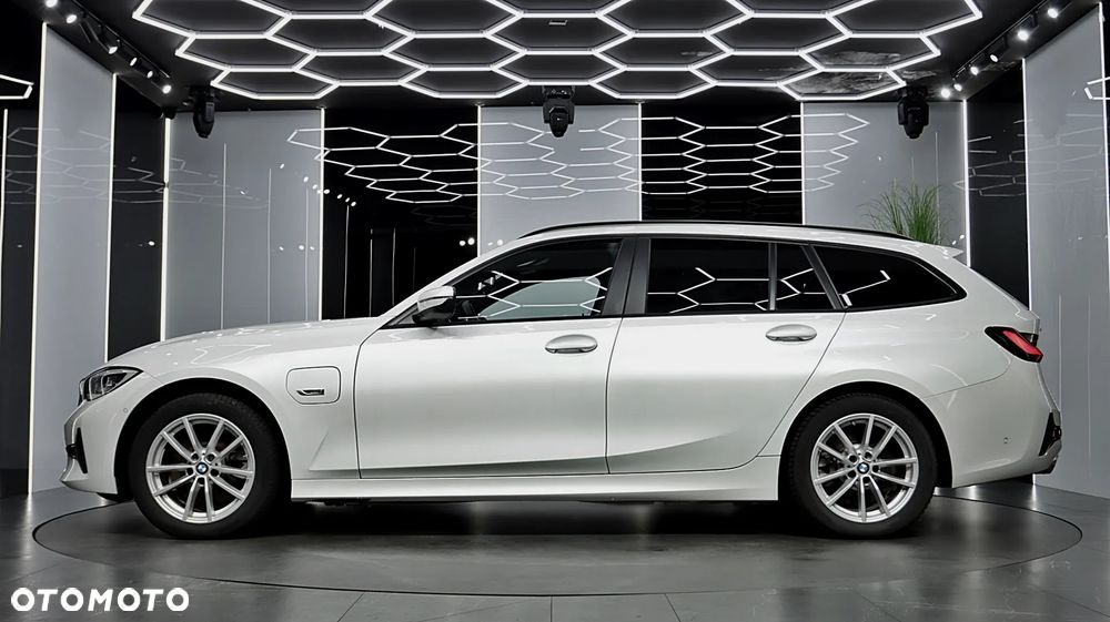 BMW Seria 3 320e PHEV M Sport - 6