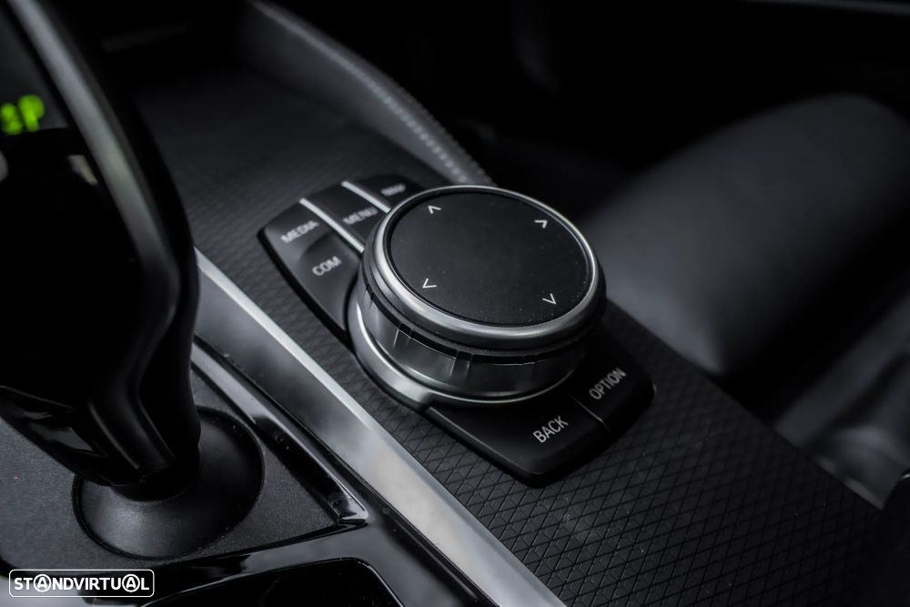BMW 530 e Pack Desportivo M - 24