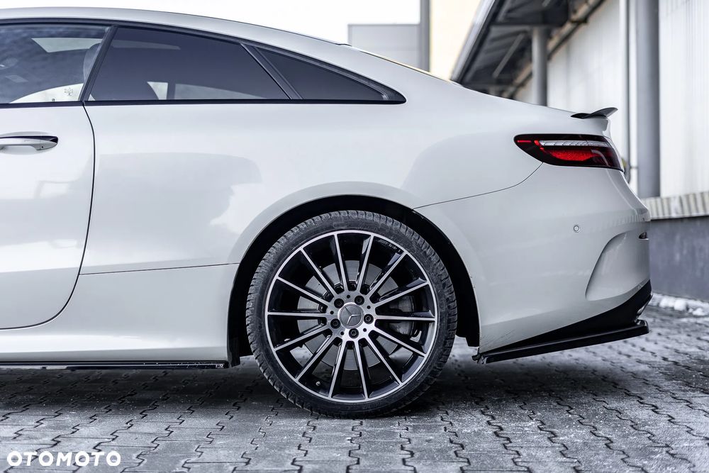 Mercedes-Benz Klasa E 400 Coupe 4-Matic 9G-TRONIC - 11