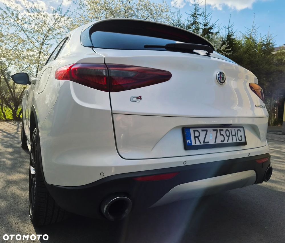 Alfa Romeo Stelvio 2.0 Turbo 16V AT8-Q4 Veloce Ti - 22