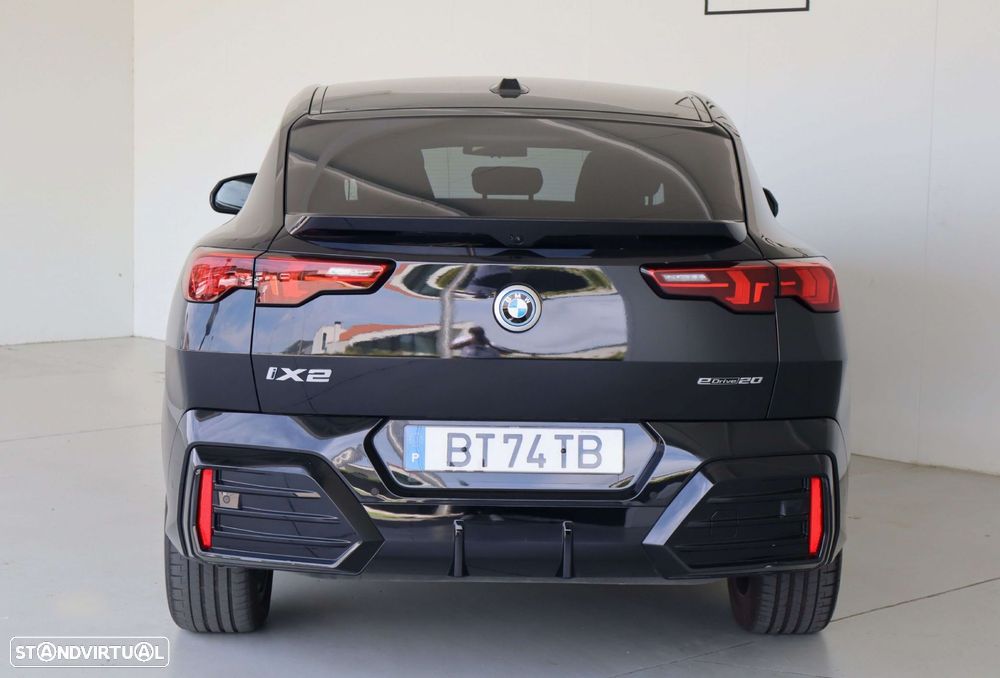 BMW iX2 eDrive20 Pack Desportivo M - 8