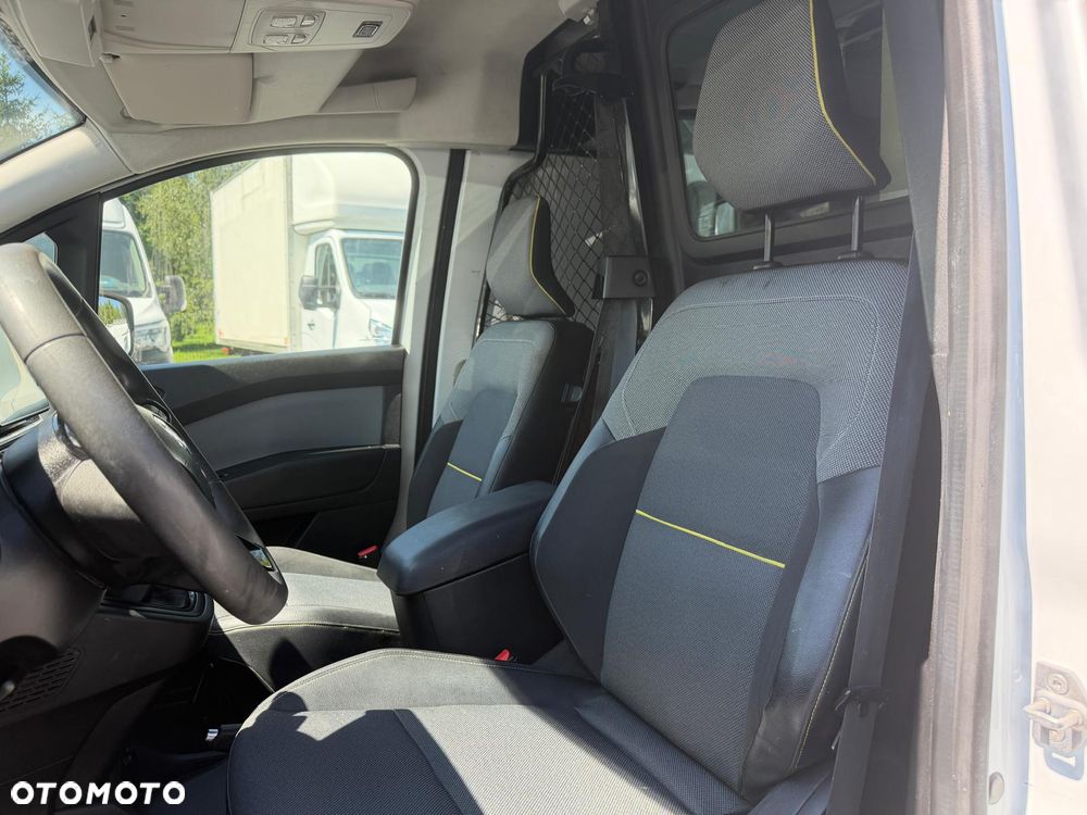 Renault Kangoo /NAJBOGATSZA WERSJA / LED/ NAVI / TABLET / KAMERA / KEY LESS / FV23% - 15