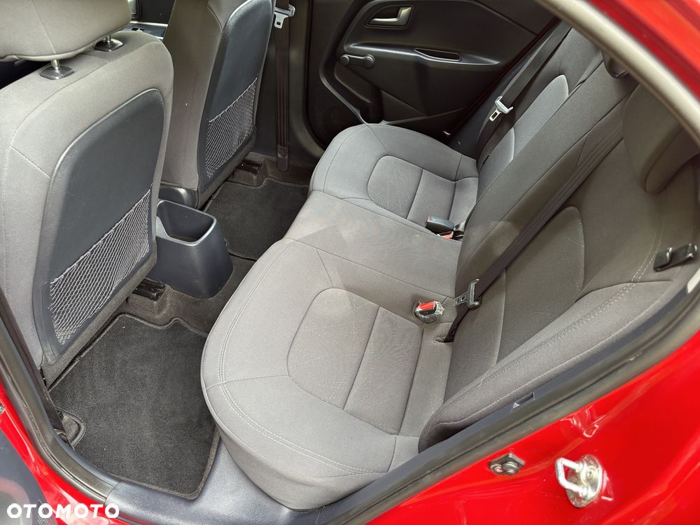 Kia Rio 1.2 M - 11