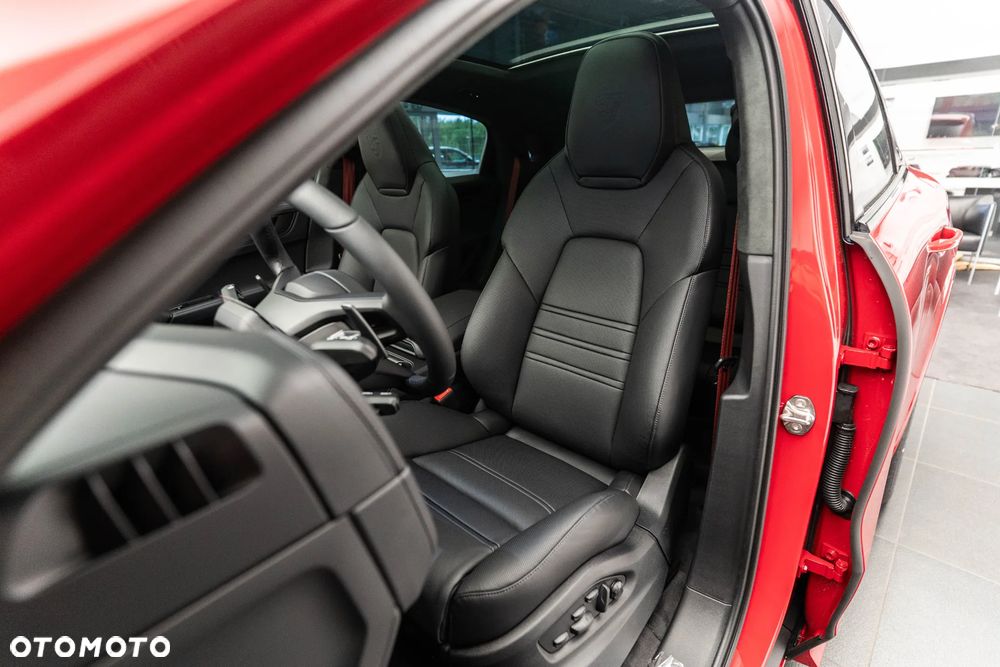 Porsche Cayenne GTS - 9
