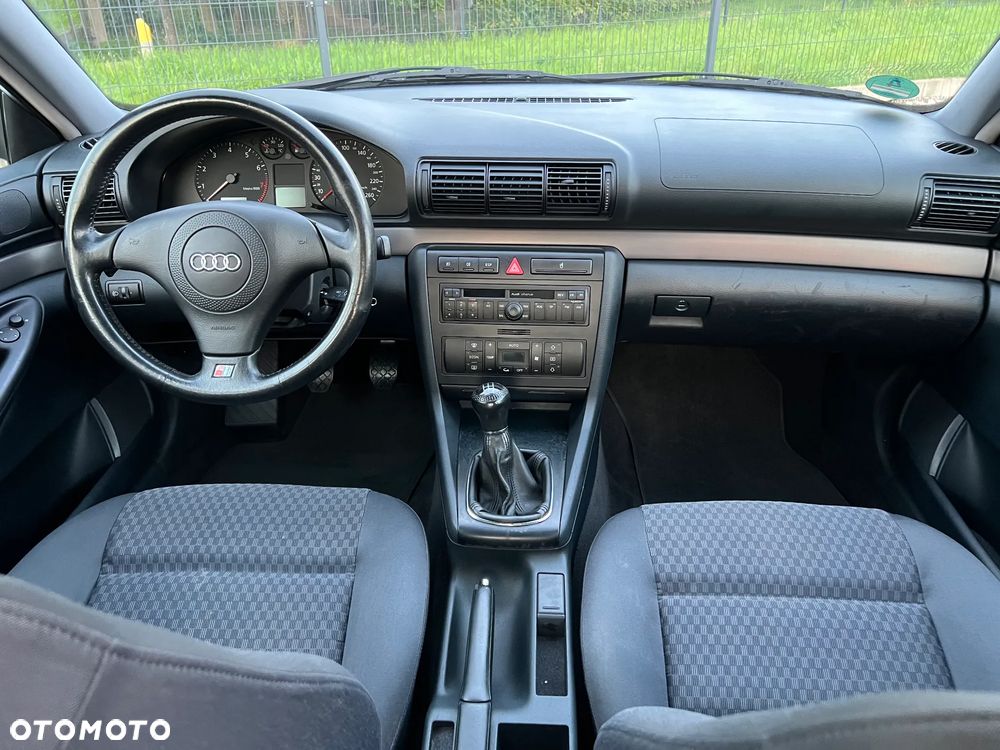 Audi A4 Limousine 1.6 - 9