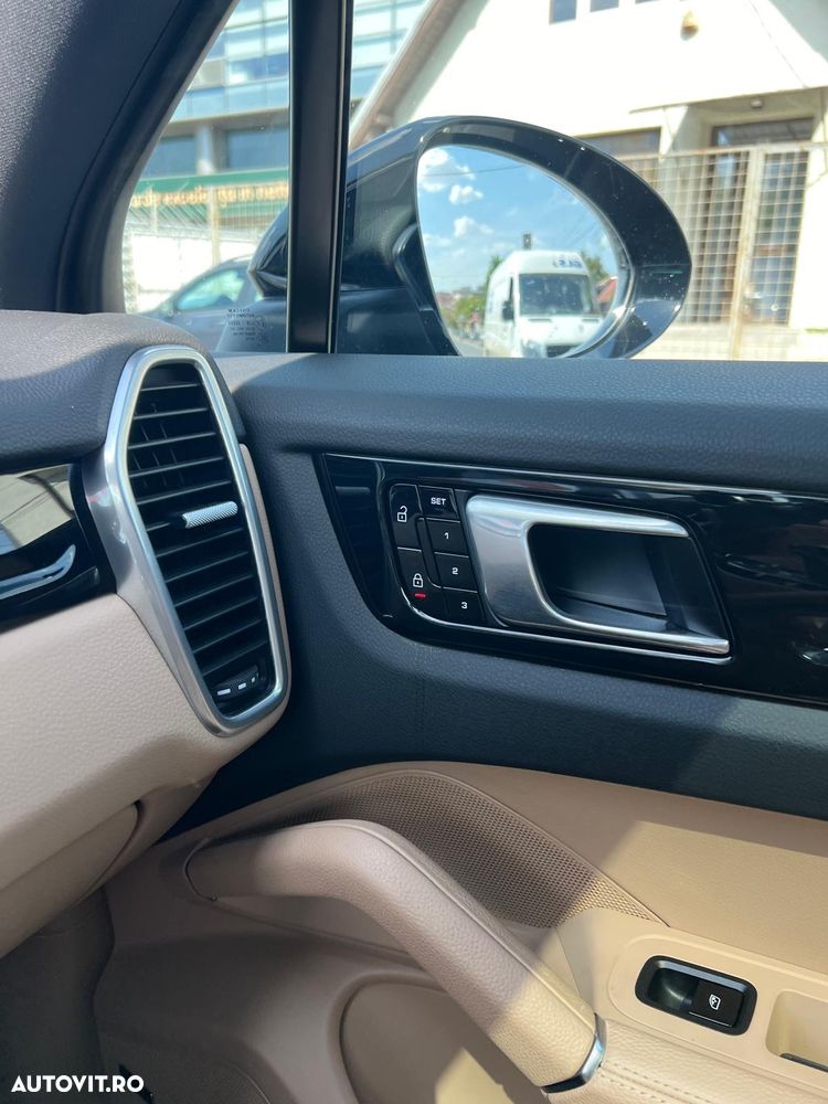 Porsche Cayenne - 6