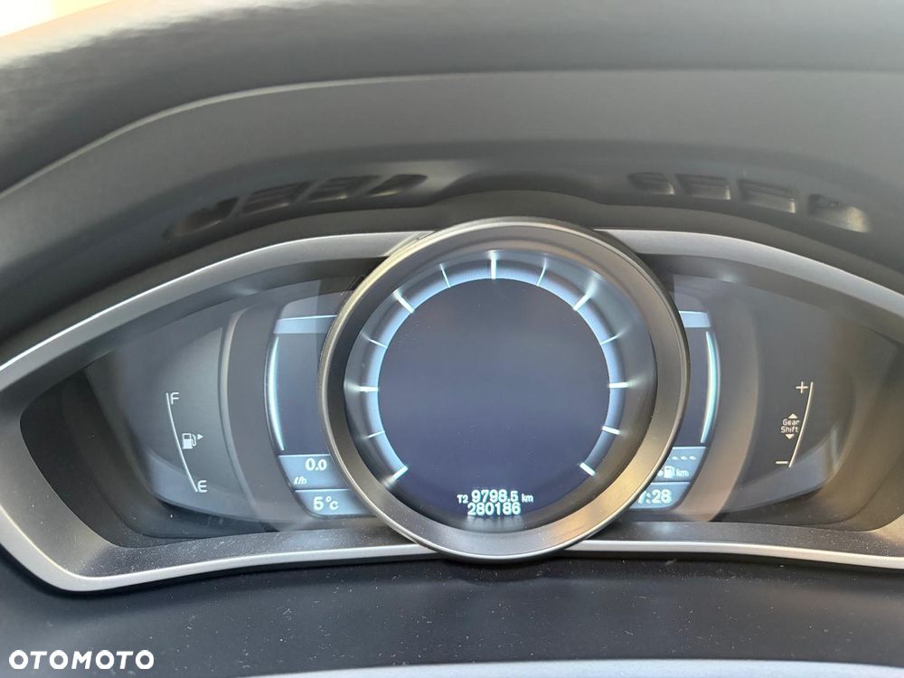 Volvo V40 ver-d2-r--design-kinetic - 9