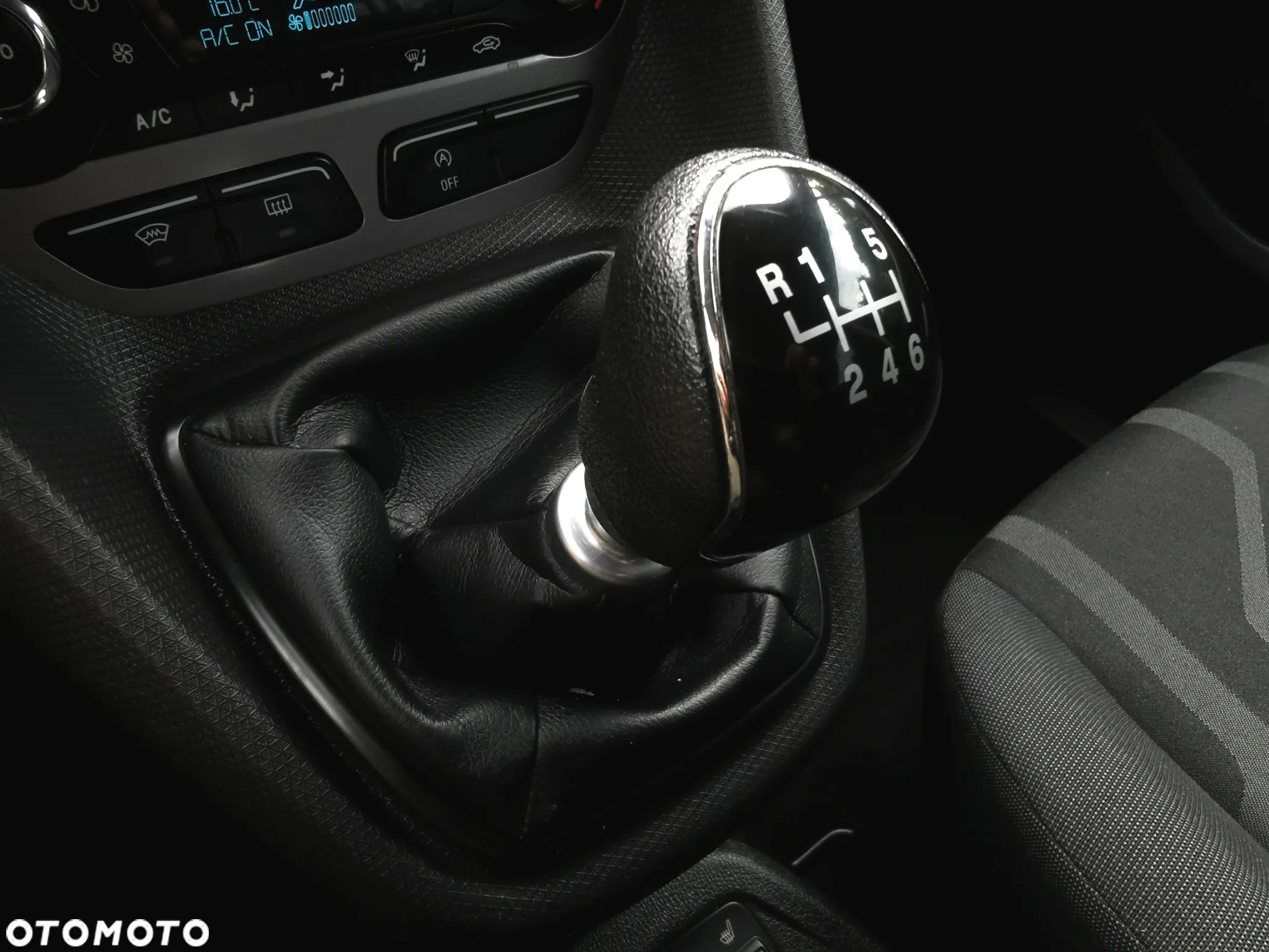 Ford Tourneo Connect Grand - 33