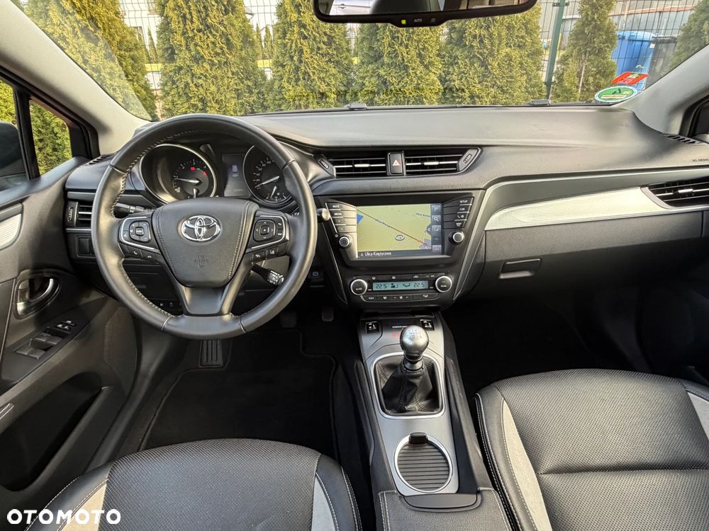 Toyota Avensis 2.0 D-4D Premium - 10