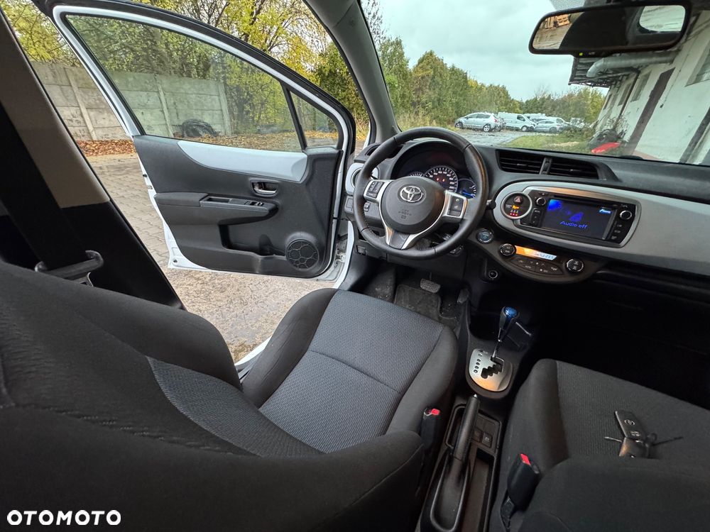 Toyota Yaris Hybrid 100 Premium - 19