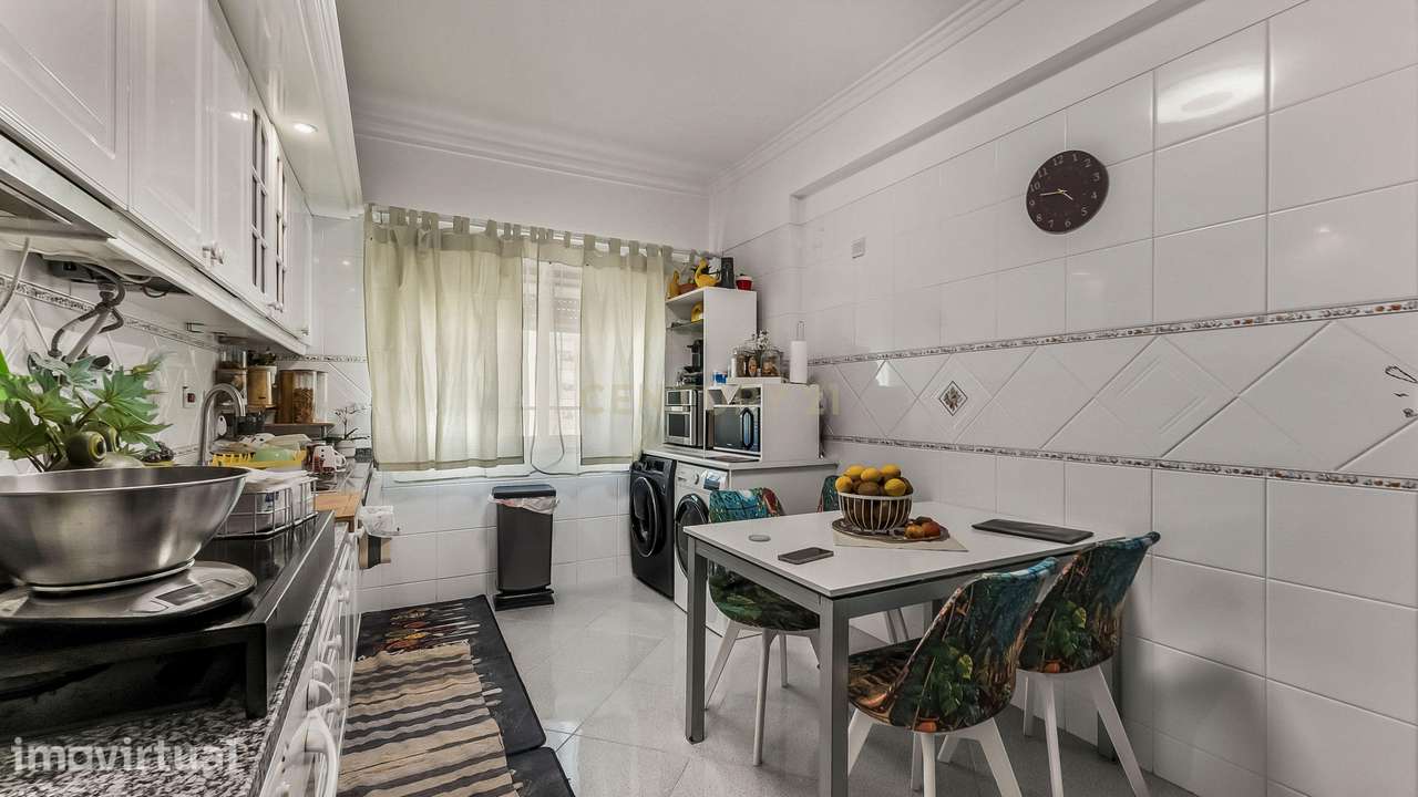 Apartamento T3 com estacionamento e arrecadação na Arrentela, Seixal - Grande imagem: 5/31