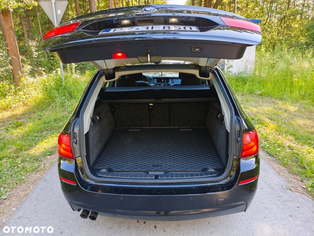 BMW Seria 5 525d xDrive - 11