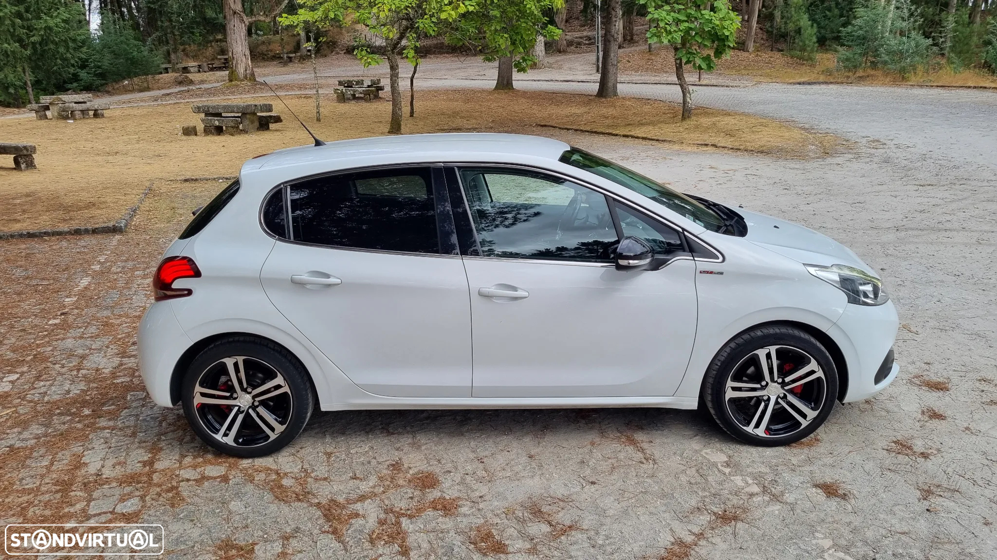 Peugeot 208 1.2 PureTech GT Line - 4