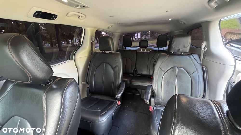 Chrysler Pacifica - 28