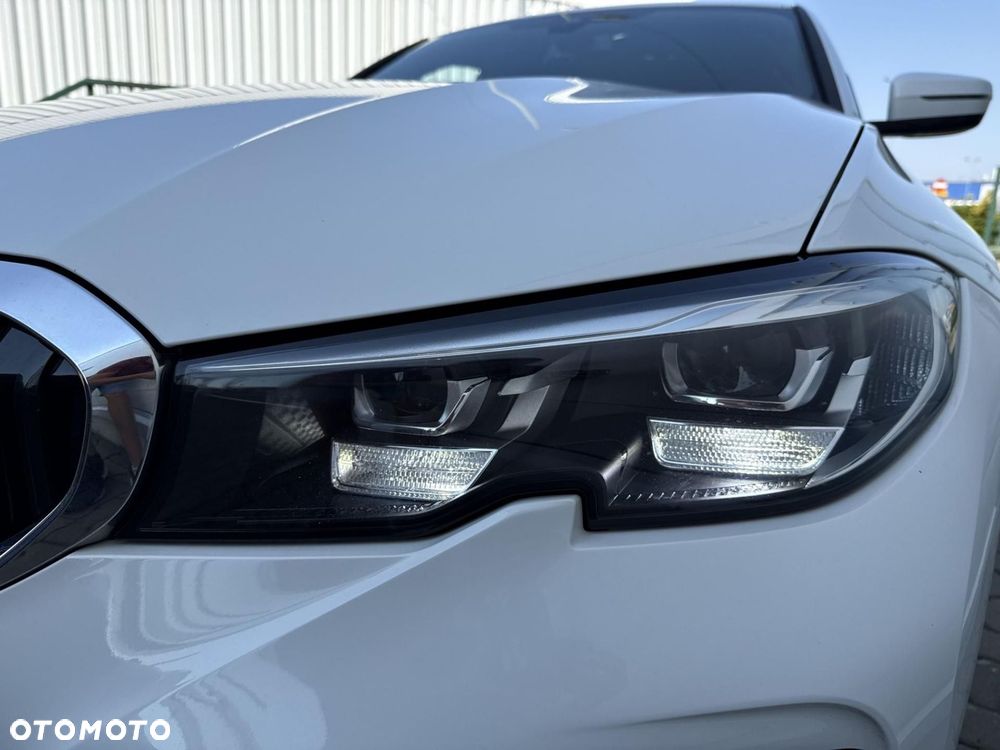 BMW Seria 3 318d M Sport - 29