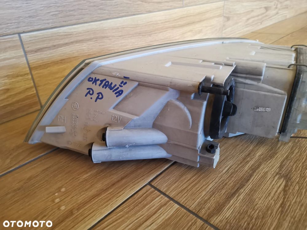 Lampa Prawy Przód  Skoda Octavia II - 5