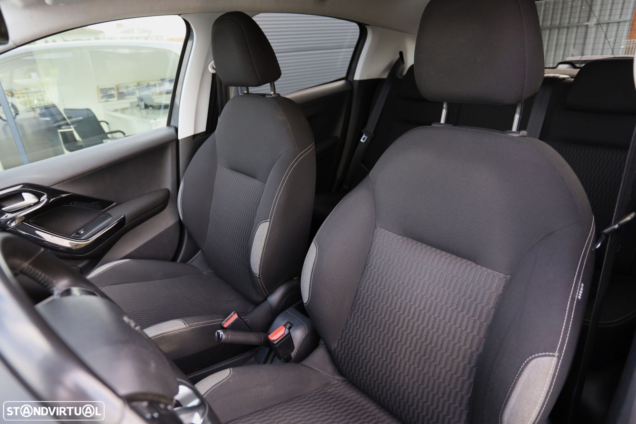 Peugeot 208 1.6 BlueHDi Style - 8