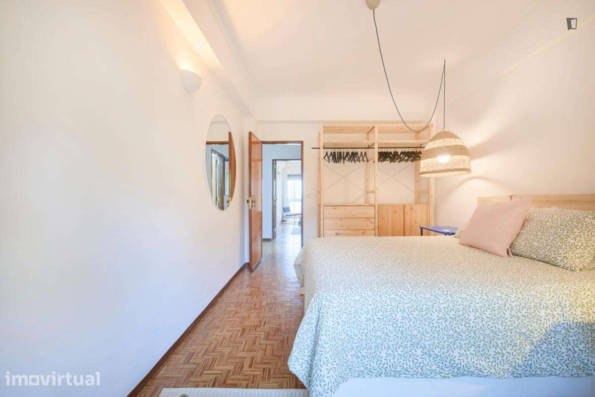 Quarto - localizado em Benfica Lisbon - Grande imagem: 2/17