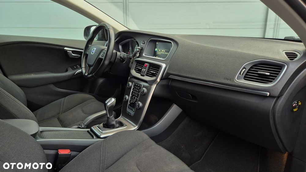Volvo V40 T3 Momentum - 23