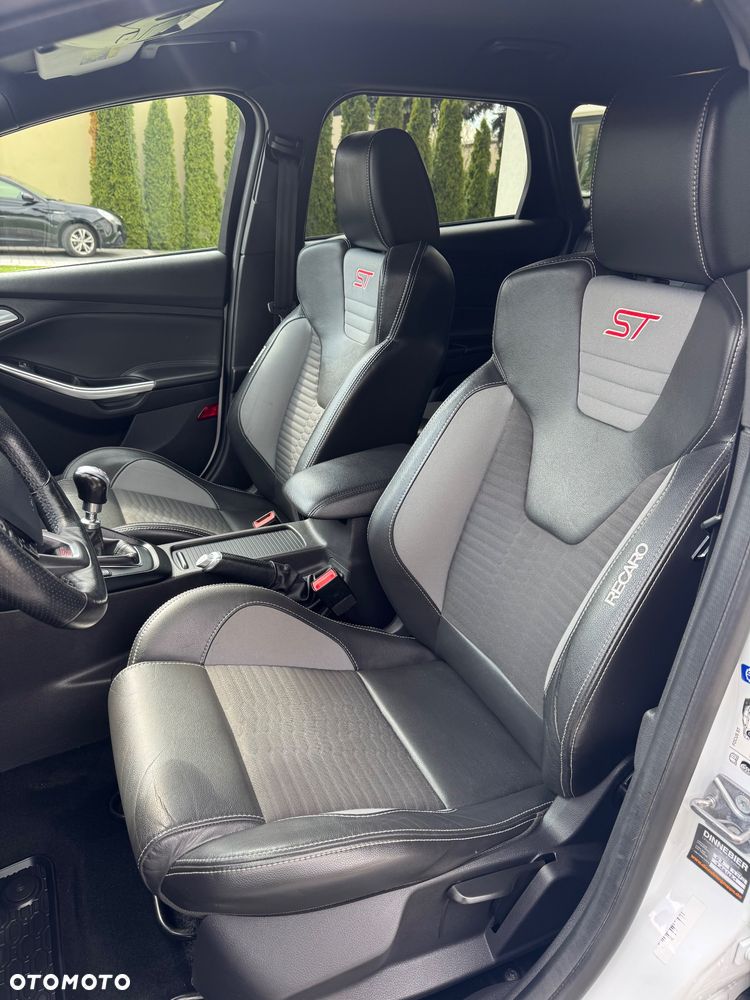 Ford Focus 2.0 TDCi ST - 12