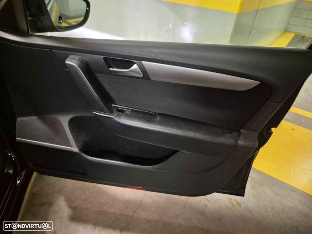 Volkswagen Passat Variant 1.6 TDI Confortline — fotografia 41