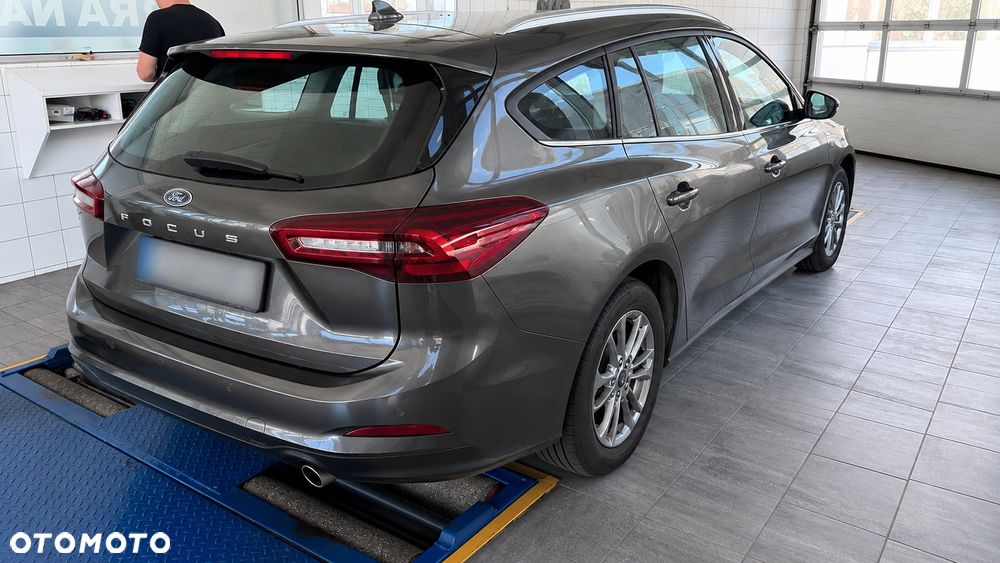 Ford Focus ver-1-5-ecoblue-titanium - 3