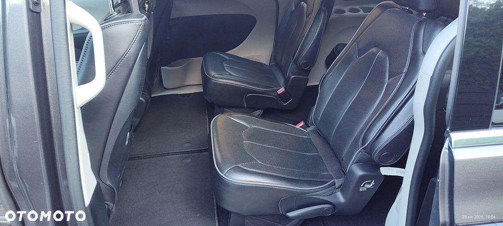 Chrysler Pacifica - 24