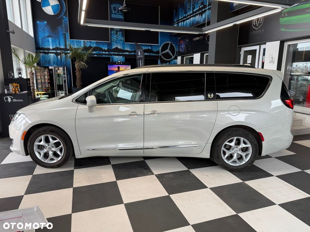 Chrysler Pacifica - 8