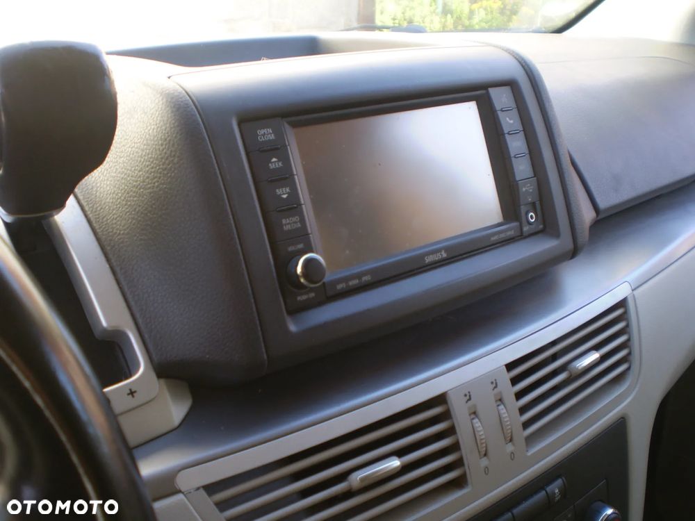 Volkswagen Routan - 10