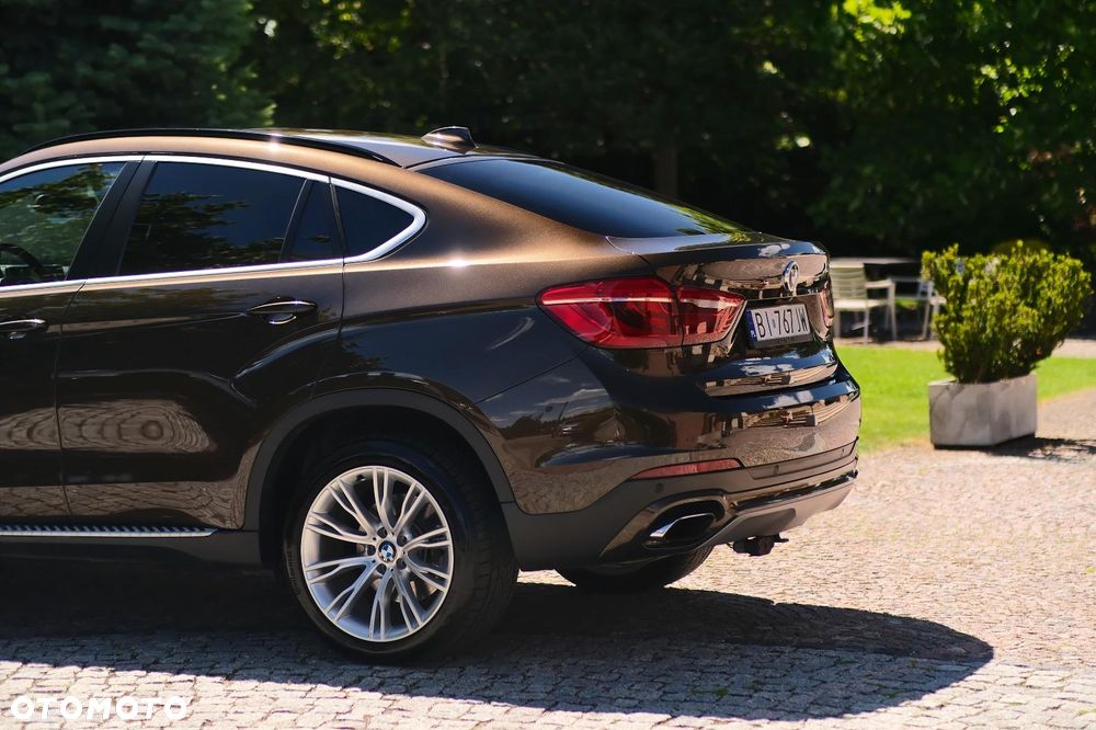 BMW X6 xDrive50i - 11