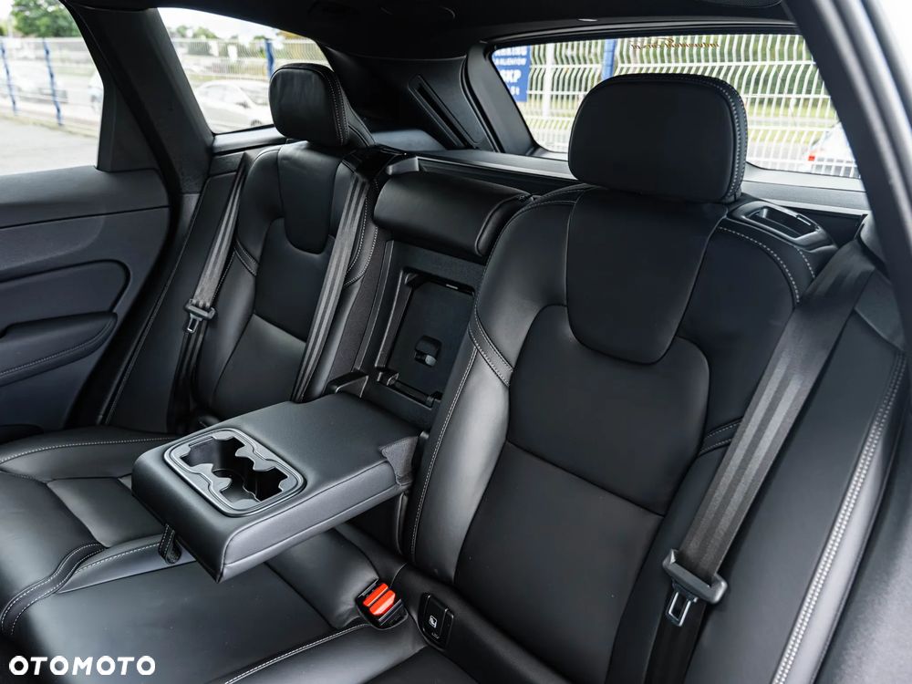 Volvo XC 60 B5 B AWD Plus Dark - 28