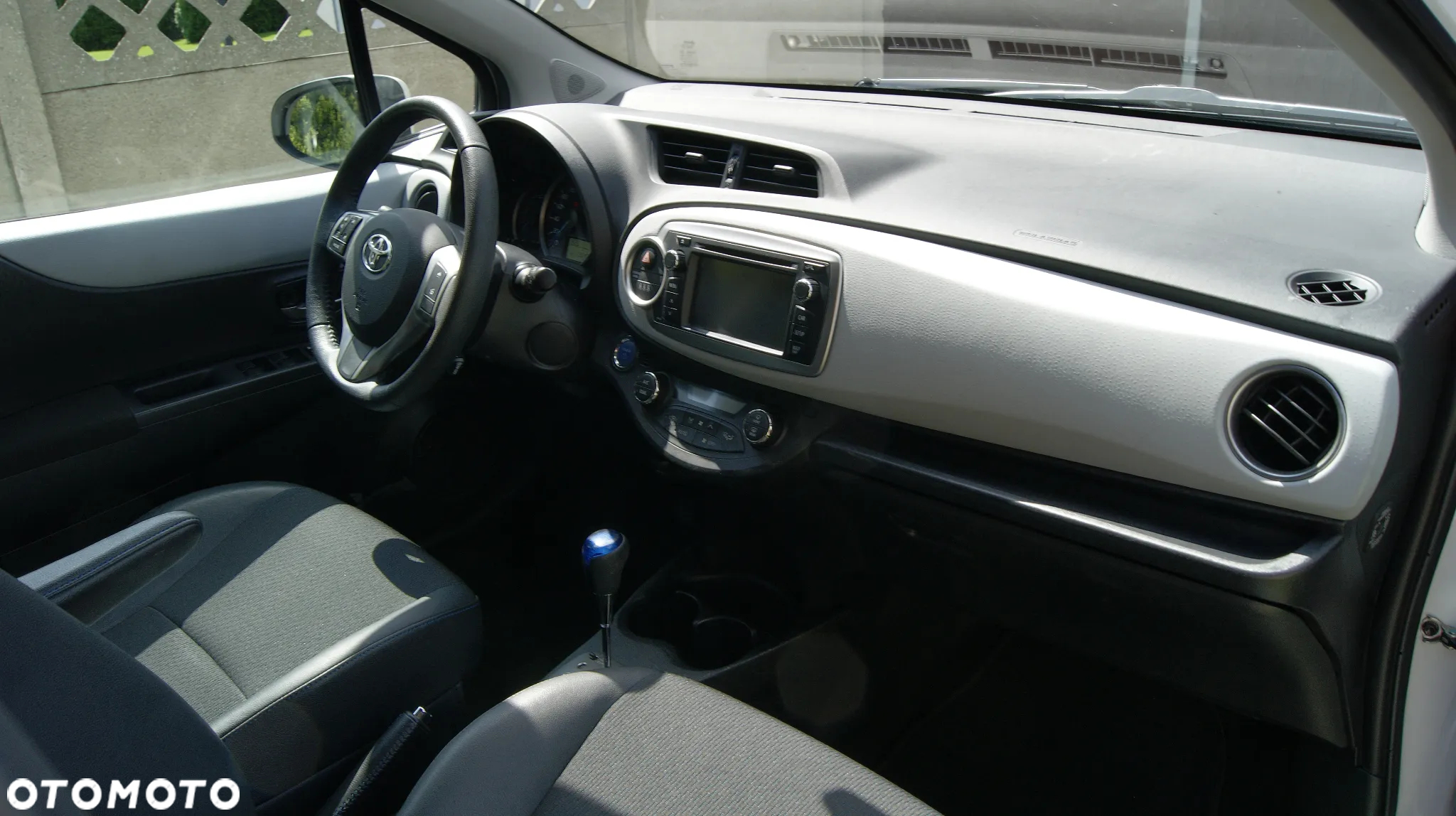 Toyota Yaris Hybrid 100 Dynamic - 19