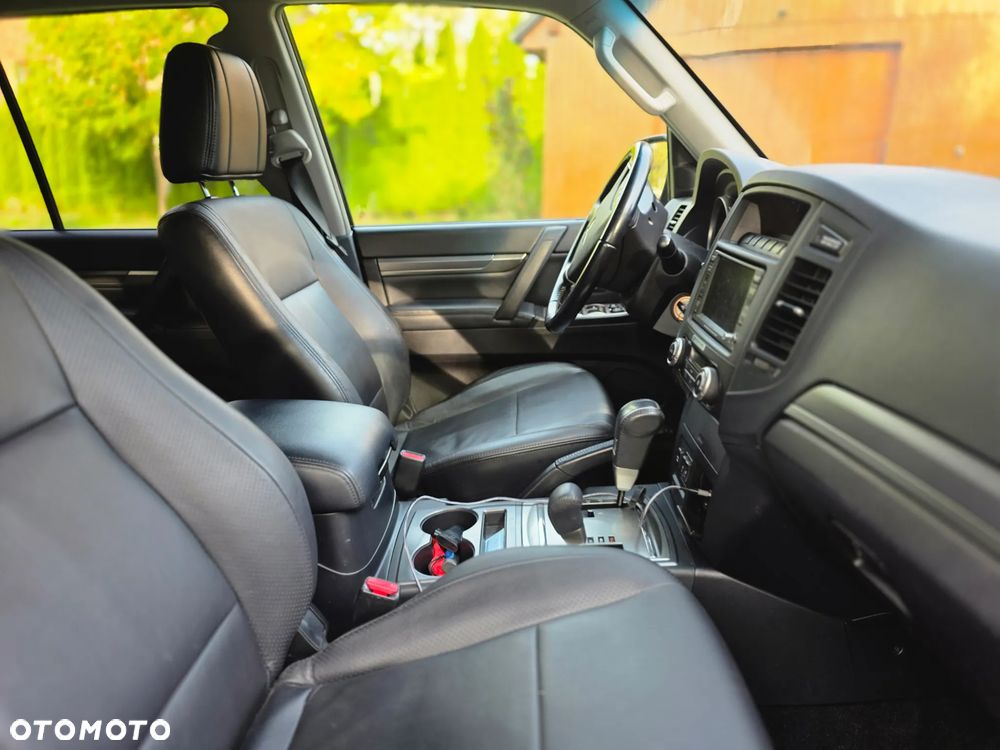 Mitsubishi Pajero - 13
