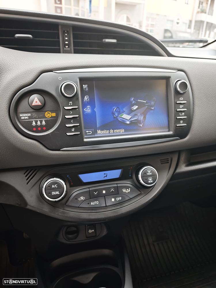 Toyota Yaris 1.5 HSD Comfort +P.Style+P.Techno - 21